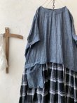 画像2: MARCHE' DE SOEUR／ギャザーポケットワンピース・シャンブレー×フレンチリネンチェックB (2)