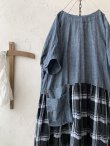 画像2: MARCHE' DE SOEUR／ギャザーポケットワンピース・シャンブレー×フレンチリネンチェックA (2)
