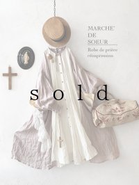 MARCHE' DE SOEUR／祈りのワンピース・くすみピンク