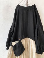 画像4: MARCHE' DE SOEUR／ギャザーポケットワンピース・黒×ベージュスカラップ刺繍 (4)