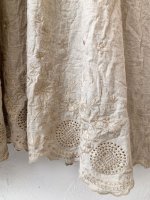 画像7: MARCHE' DE SOEUR／ギャザーポケットワンピース・黒×ベージュスカラップ刺繍 (7)
