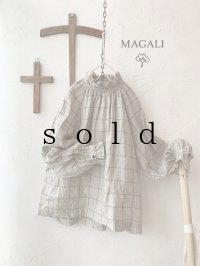 MAGALI/カローチェックリネン フリル＆ギャザープルオーバー・ブラック×ベージュ