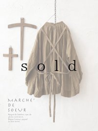 MARCHE' DE SOEUR／バッククロスギャザープルオーバー・ブラウンカーキ