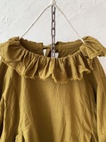 画像2: MARCHE' DE SOEUR／ラッフル襟パフ袖プルオーバー・マスタード (2)