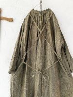 画像10: MARCHE' DE SOEUR／グレンチェックリネン バッククロスギャザーワンピース・ヴィンテージカーキ (10)