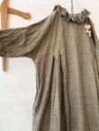 画像8: MARCHE' DE SOEUR／グレンチェックリネンラッフル襟ワンピース・ヴィンテージカーキ (8)