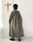 画像16: MARCHE' DE SOEUR／グレンチェックリネン バッククロスギャザーワンピース・ヴィンテージカーキ (16)