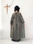 画像13: MARCHE' DE SOEUR／グレンチェックリネン バッククロスギャザーワンピース・ヴィンテージカーキ (13)