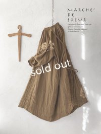MARCHE' DE SOEUR／バッククロスギャザーワンピース・ブラウンカーキ