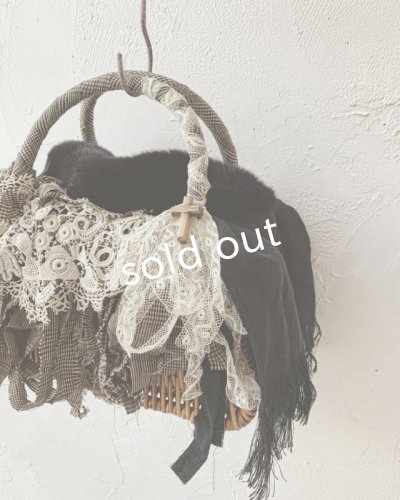 画像3: pollenbienco/アンティークレースと黒ファーカバーかごバッグ