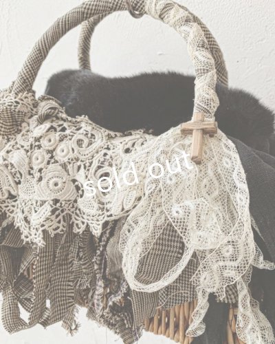 画像4: pollenbienco/アンティークレースと黒ファーカバーかごバッグ