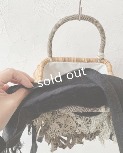 画像8: pollenbienco/アンティークレースと黒ファーカバーかごバッグ