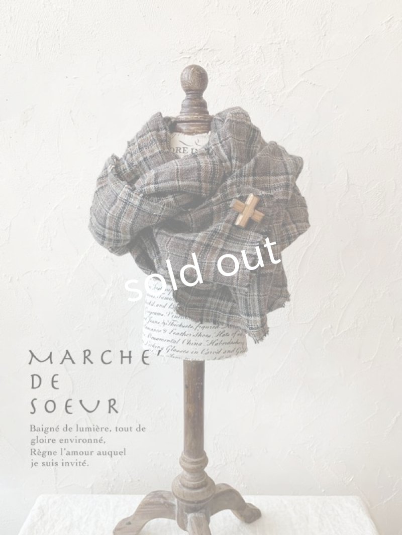 画像1: MARCHE' DE SOEUR／ウールリネンストール・ブローチ付き (1)