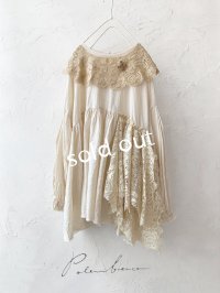 pollenbienco／アンティークレースと十字架のギャザーブラウス ・D