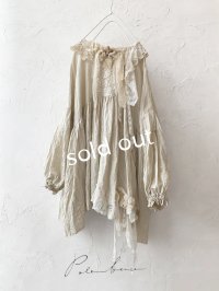 pollenbienco／アンティークレースと十字架のギャザーブラウス ・A