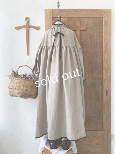 画像7: kosatofuku/リネンのスモックギャザーワンピース・ベージュ