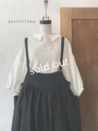 kosatofuku／プリーツカラーとレース切替のブラウス・オフ