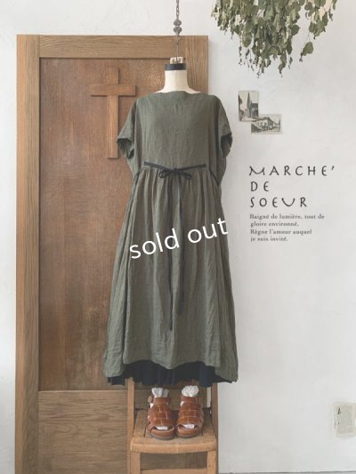 画像1: MARCHE' DE SOEUR／ボートネックギャザーワンピース・カーキ