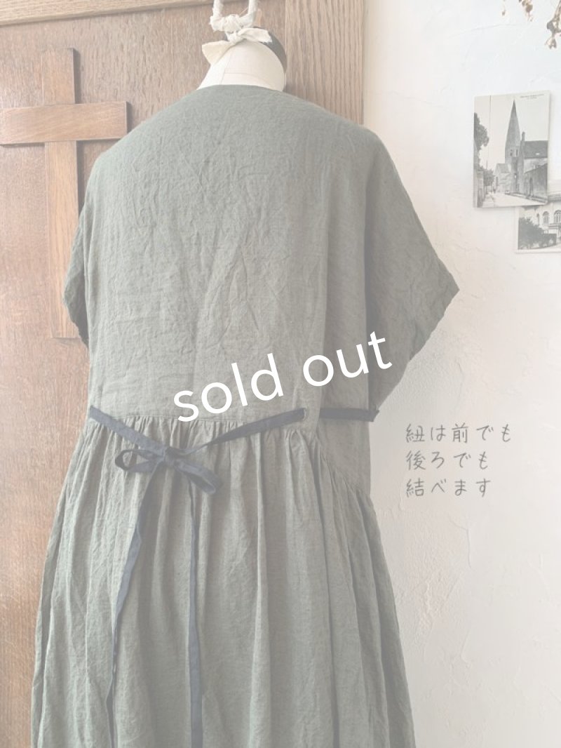 画像7: MARCHE' DE SOEUR／ボートネックギャザーワンピース・カーキ (7)