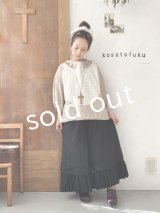 kosatofuku／プリーツカラーとレース切替のブラウス・キナリ