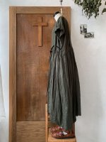 画像5: MARCHE' DE SOEUR／ボートネックギャザーワンピース・カーキ (5)