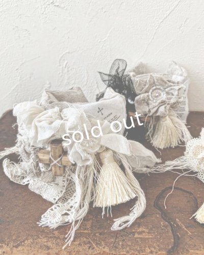 画像10: pollenbienco／アンティークレースと本革のクッションブレスレット・C