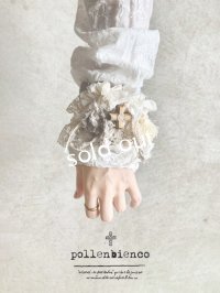 pollenbienco／アンティークレースと本革のクッションブレスレット・C