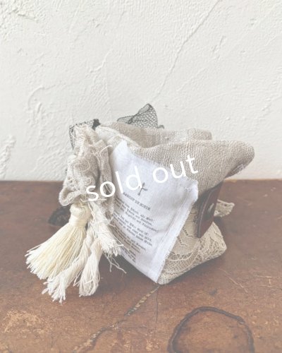 画像5: pollenbienco/アンティークレースと本革のクッションブレスレット・B