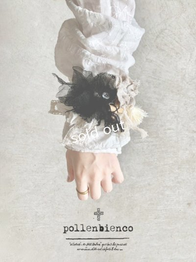 画像1: pollenbienco／アンティークレースと本革のクッションブレスレット・B