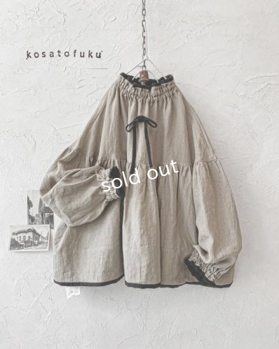 画像1: kosatofuku／リネンのスモックギャザーブラウス・ベージュ