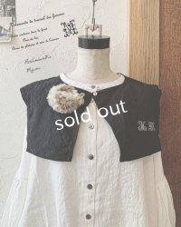 mifumi／当店限定 クロスステッチ刺繍の付け襟（スケキヨブローチ付）・黒