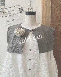 mifumi／当店限定 クロスステッチ刺繍の付け襟（スケキヨブローチ付）・グレー