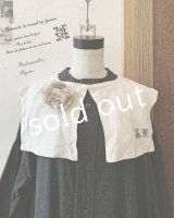 mifumi／当店限定 クロスステッチ刺繍の付け襟（スケキヨブローチ付）・オフ