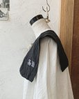 画像2: mifumi／当店限定 クロスステッチ刺繍の付け襟（スケキヨブローチ付）・黒 (2)