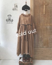 MARCHE' DE SOEUR／ラッフルウエストリボンワンピース・アンティークブラウン