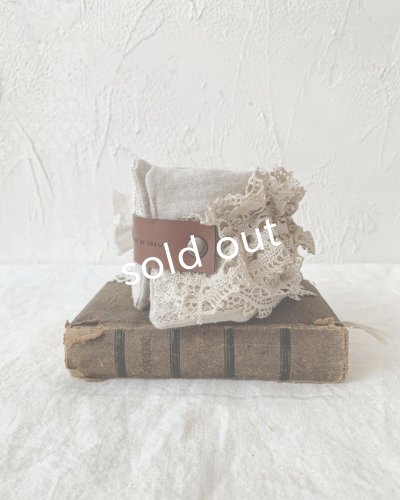 画像7: pollenbienco/アンティークレースのクッションブレスレット・B