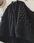 画像3: nepal hand knit/ニットポンチョ・ブラック【フランスアンティーク・エパングル付】