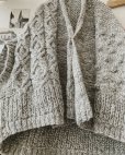 画像3: nepal hand knit/ニットポンチョ・グレー【フランスアンティーク・エパングル付】