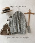 画像1: nepal hand knit/ニットポンチョ・グレー【フランスアンティーク・エパングル付】 (1)