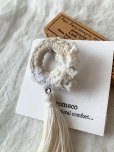 画像5: toromeco／草木染め tiny wreath & tassel brooch・ecru