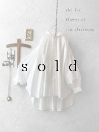 the last flower of the afternoon／深き空の底 long tail shirt・white