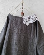 画像3: MARCHE' DE SOEUR／バテンレース付きフレンチワンピース・チャコール (3)