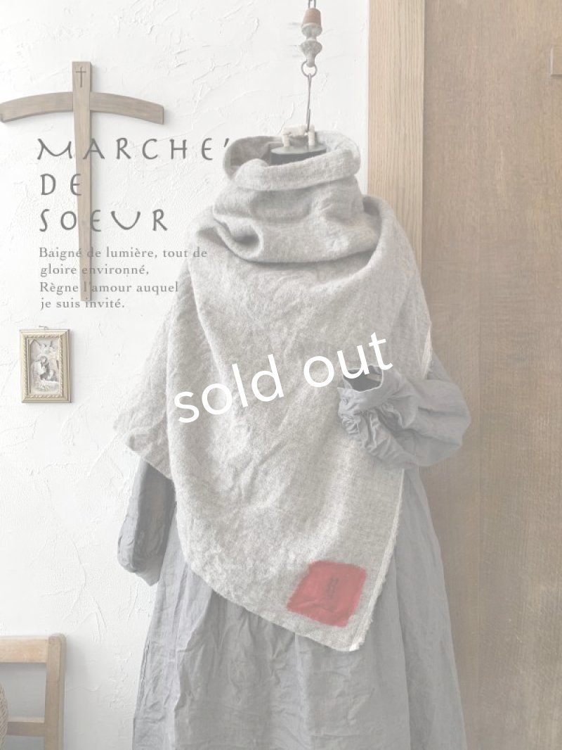 画像2: MARCHE' DE SOEUR／シェットランドウールへリンボーンポンチョ・モカベージュ (2)
