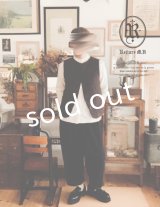 Reliure／ボタンベスト・チャコール