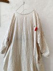 画像2: MARCHE' DE SOEUR／シンプルワンピース・ベージュチェック (2)