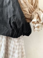 画像5: MARCHE' DE SOEUR／ラッフルバルーンプルオーバー・ソフトベージュ×黒 (5)