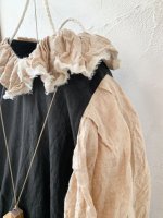 画像2: MARCHE' DE SOEUR／ラッフルバルーンプルオーバー・ソフトベージュ×黒 (2)