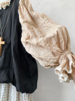 画像4: MARCHE' DE SOEUR／ラッフルバルーンプルオーバー・ソフトベージュ×黒 (4)