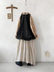 画像6: MARCHE' DE SOEUR／ラッフルバルーンプルオーバー・ソフトベージュ×黒 (6)