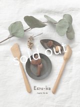 ecru-ke／木彫りのブローチとナイフ